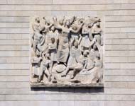 Palazzo INPS: bassorilievo di Giuseppe Mazzullo