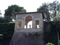 Mura Aureliane - torre di villa medici su via del muro Torto