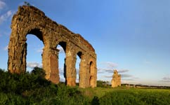 Gli archi dell’acquedotto Claudio - opera quadrata