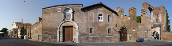 Panoramica di via della Navicella; da destra verso sinistra la porta Celimontana, San Tommaso in Formis, Santa Maria in Domnica