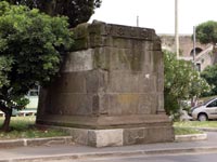 Porta Maggiore - sepolcro a dado