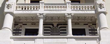 Gino Copped: dettaglio facciata del palazzo in piazza Mincio 2