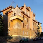 Barocchetto romano alla Garbatella: palazzina in via A. Macinghi Strozzi