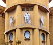 Gaetano Vinaccia Autoparco Trionfale - dettaglio statue